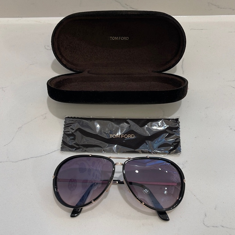 Tom Ford sunglasses, aviator style Frame too small for my face.